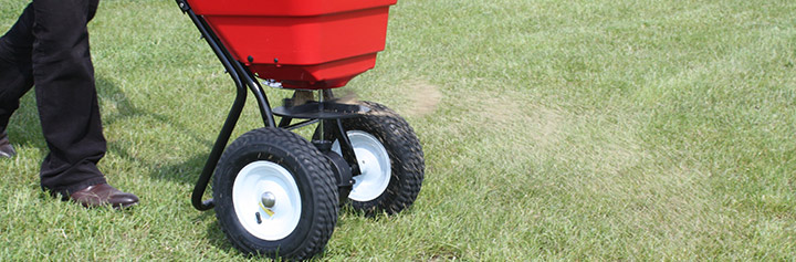 Fertiliser spreading using a seed spreader - Boston Seeds